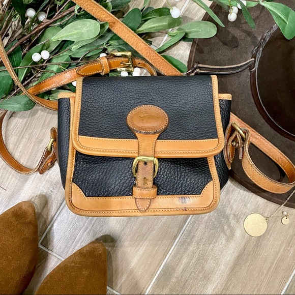 Dooney & Bourke Handbags - Vintage dooney black camel leather surrey bag